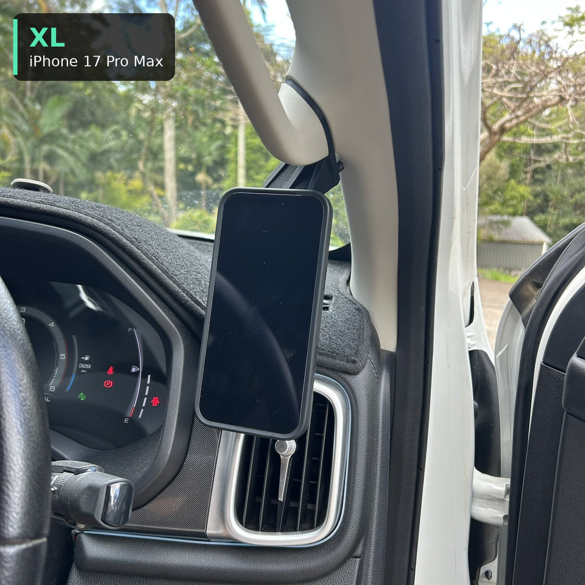 GWM Cannon Grab Handle Mount, Quad Lock XL, iPhone 17 Pro Max, photo 2 | SimuVerse.AU