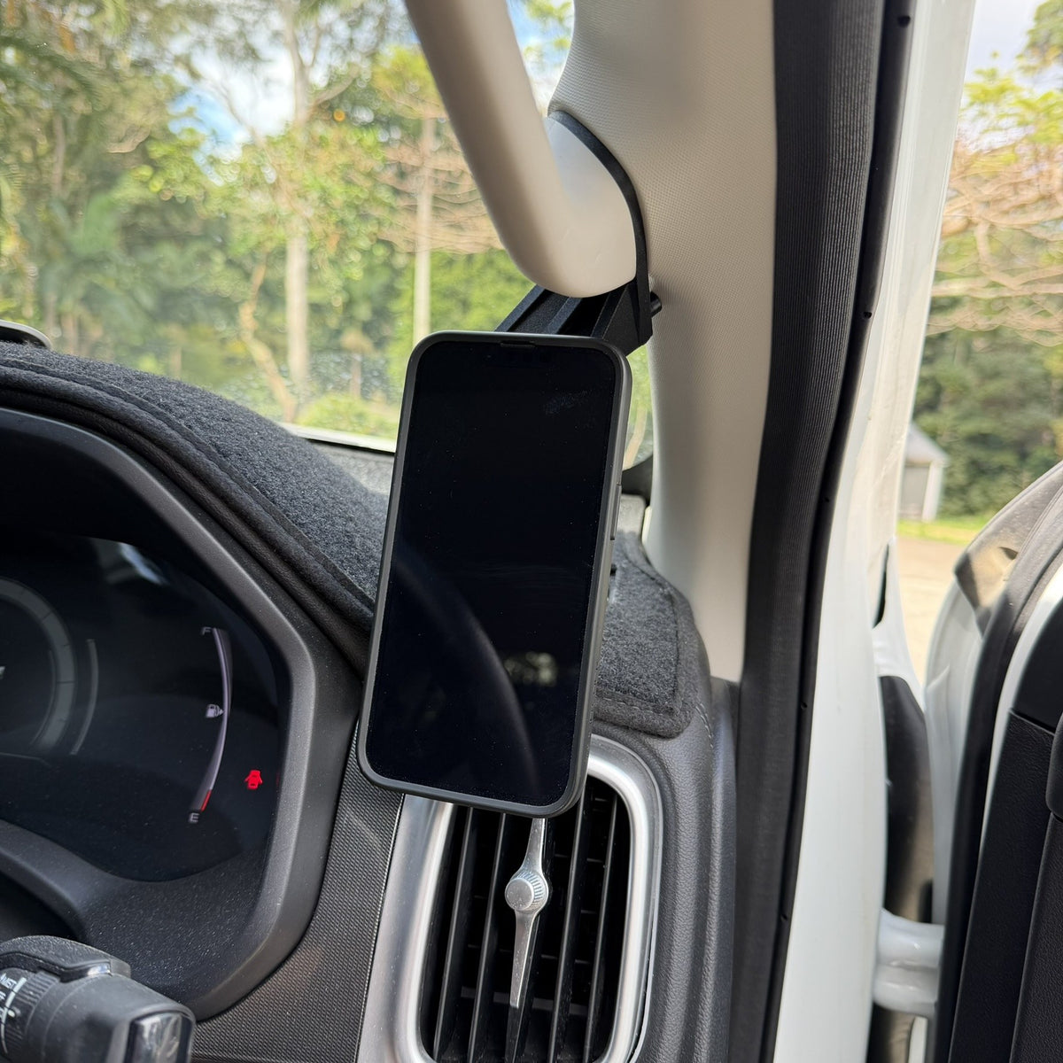 GWM Cannon Grab Handle Mount, Quad Lock standard with iPhone 13 Pro | SimuVerse.AU