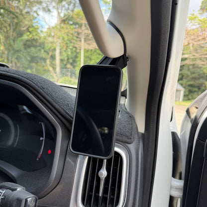 GWM Cannon Grab Handle Mount, Quad Lock standard with iPhone 13 Pro | SimuVerse.AU