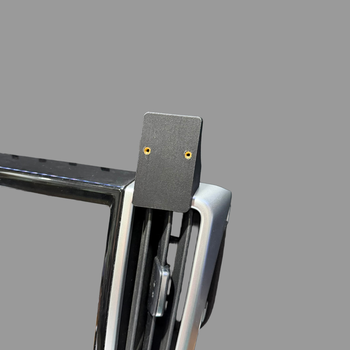 GWM Cannon L / Base / CC Dash Mount, UHF version with brass inserts, fitted to dash vent | SimuVerse.AU