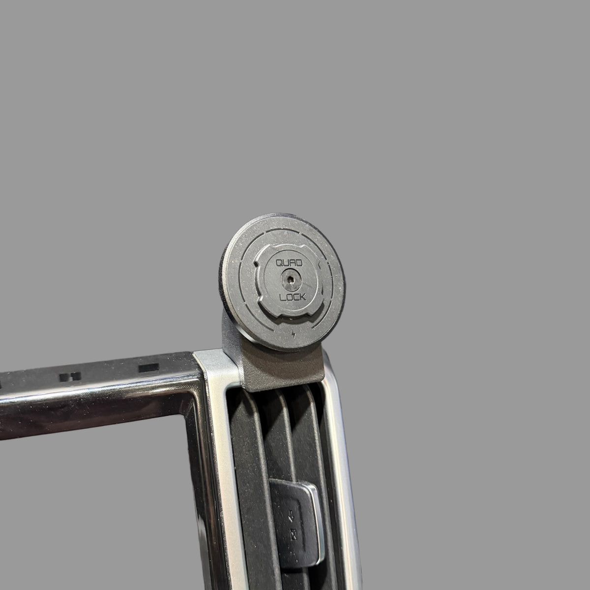 GWM Cannon L / Base / CC Dash Mount, Quad Lock head fitted | SimuVerse.AU