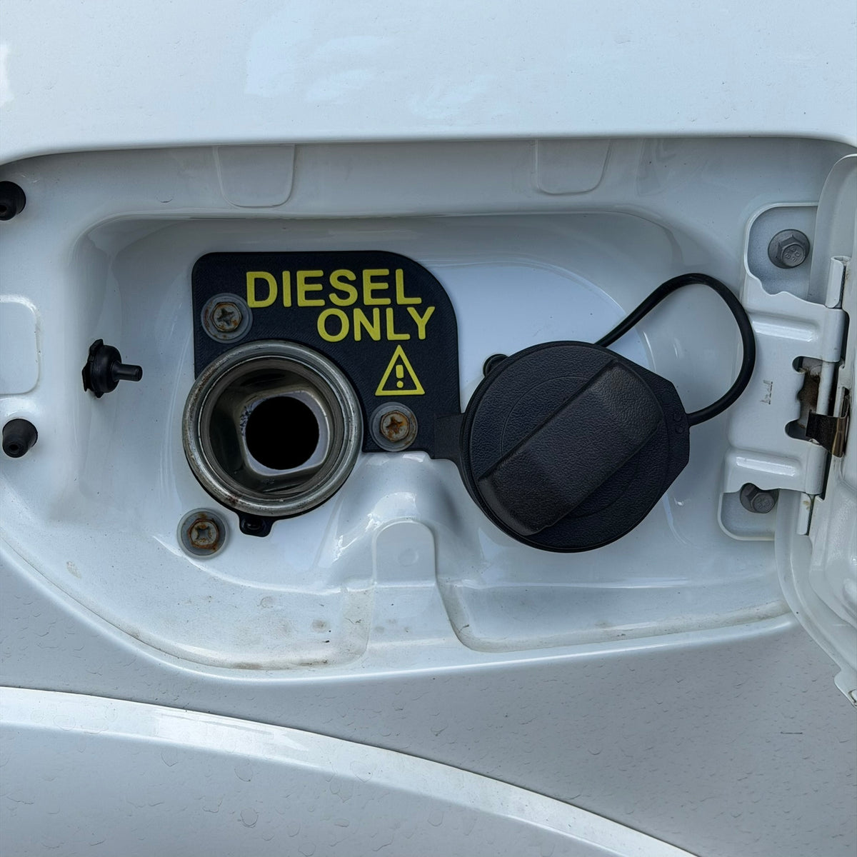 GWM Cannon Fuel Cap Holder, cap held clear of the filler neck | SimuVerse.AU