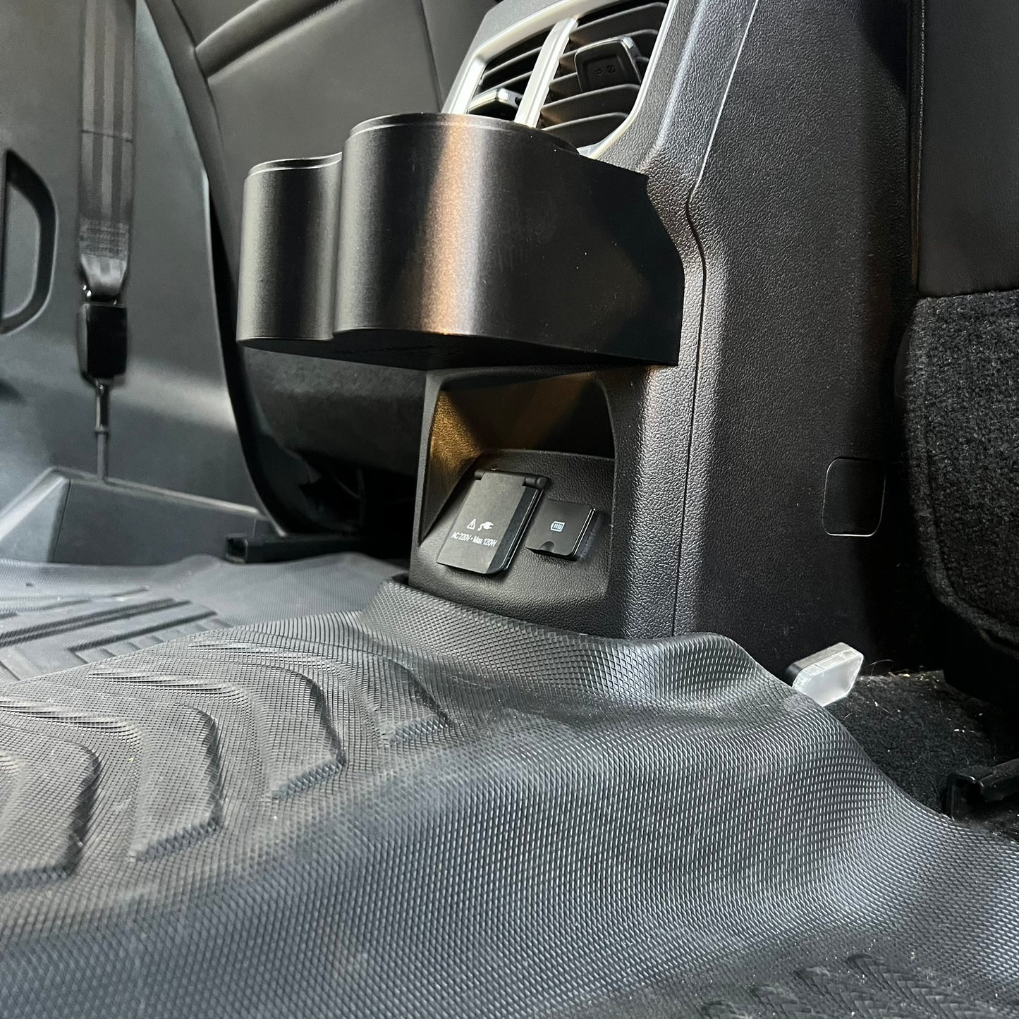 GWM Cannon Rear Vent Dual Cup Holder